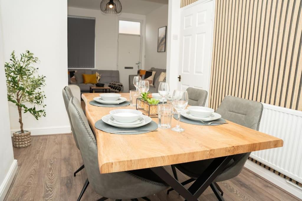 Stylish Home In York - Free Wifi & Parking - Close To Racecourse & City Centre Exterior photo