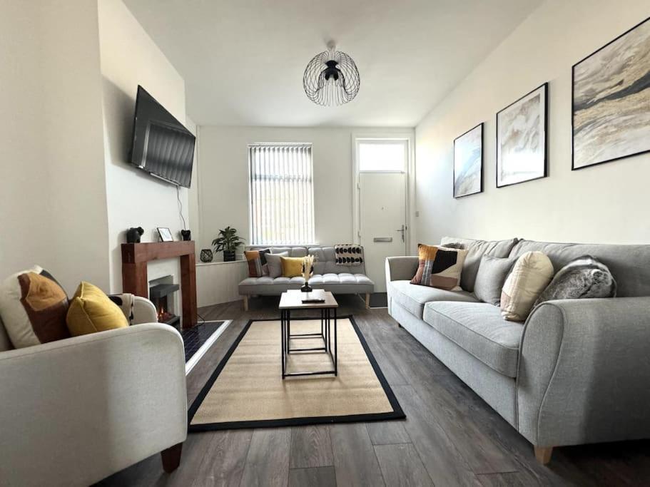 Stylish Home In York - Free Wifi & Parking - Close To Racecourse & City Centre Exterior photo