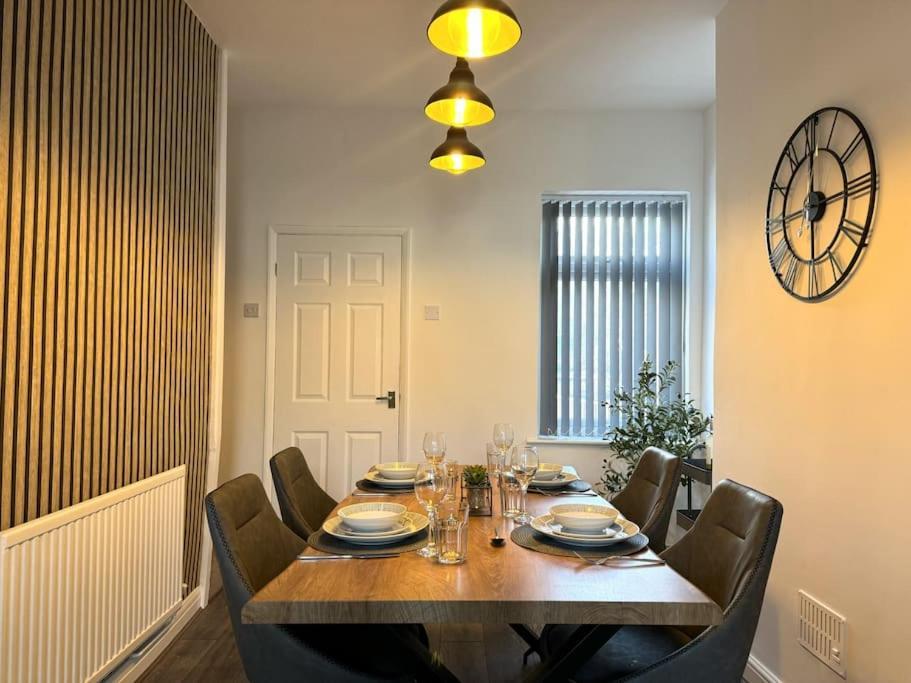 Stylish Home In York - Free Wifi & Parking - Close To Racecourse & City Centre Exterior photo