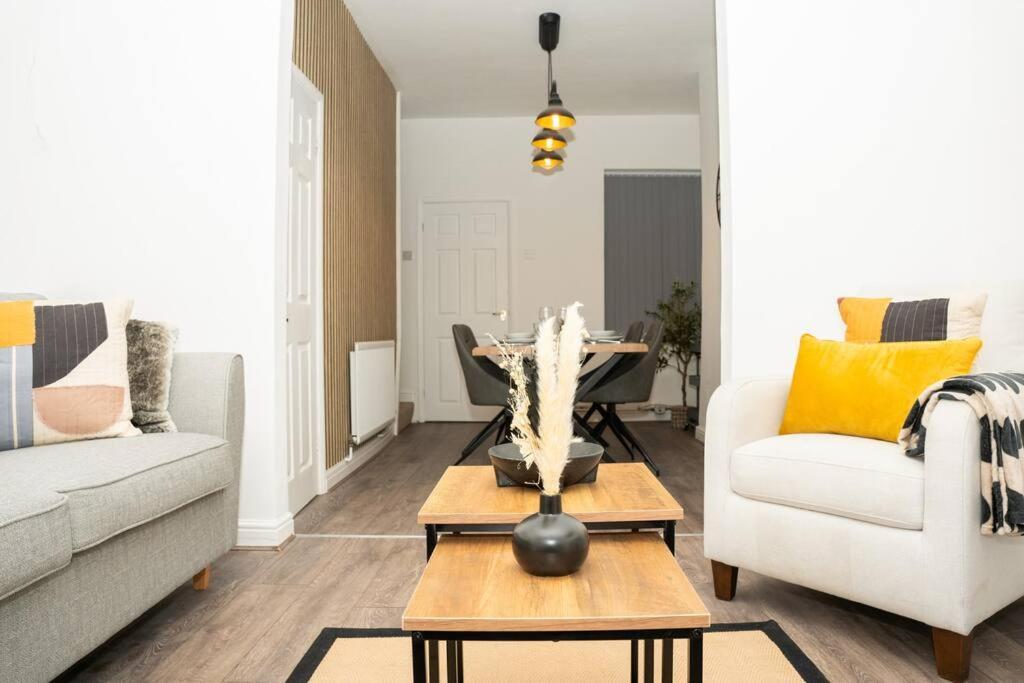 Stylish Home In York - Free Wifi & Parking - Close To Racecourse & City Centre Exterior photo
