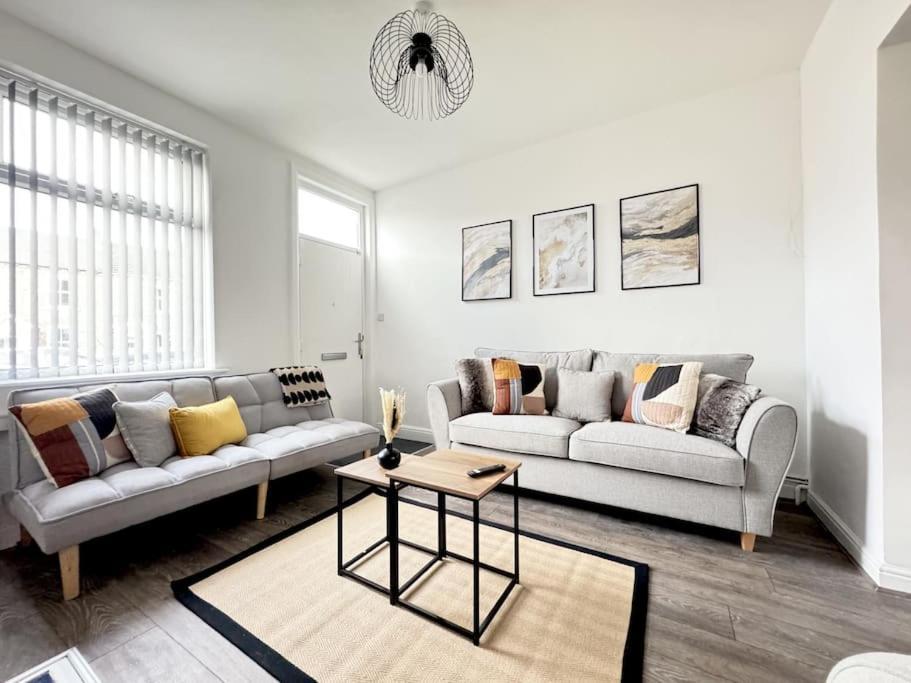 Stylish Home In York - Free Wifi & Parking - Close To Racecourse & City Centre Exterior photo