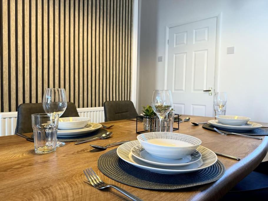 Stylish Home In York - Free Wifi & Parking - Close To Racecourse & City Centre Exterior photo